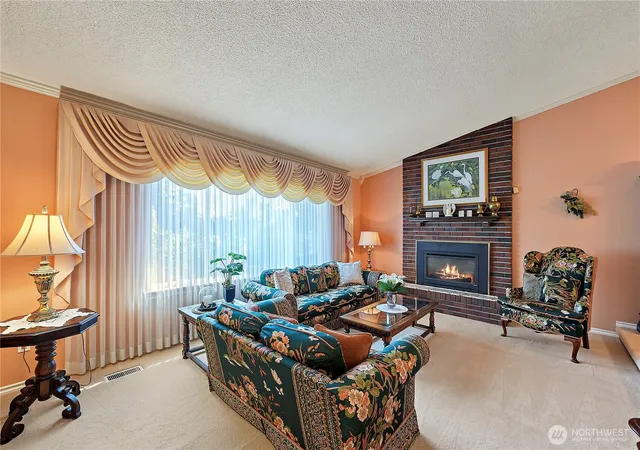 Photo 4 of Single family home for sale at 10210 63rd Avenue Ct E, Puyallup, WA 98373 | MLS# NWM2583789 | Listing updated on 2026-09-29