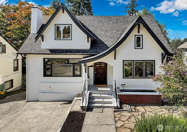 Photo 2 of Sale Pending at 6241 28th Avenue Ne, Seattle, WA 98115 | MLS# NWM2583792 | Listing updated on 2026-09-23