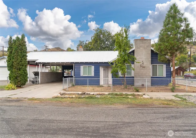 Photo 1 of Single family home for sale at 2 S Elm St, Omak, WA 98841 | MLS# NWM2583793 | Listing updated on 2026-09-28