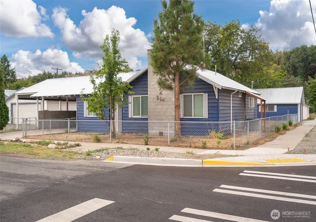 Photo 3 of Single family home for sale at 2 S Elm St, Omak, WA 98841 | MLS# NWM2583793 | Listing updated on 2026-09-28
