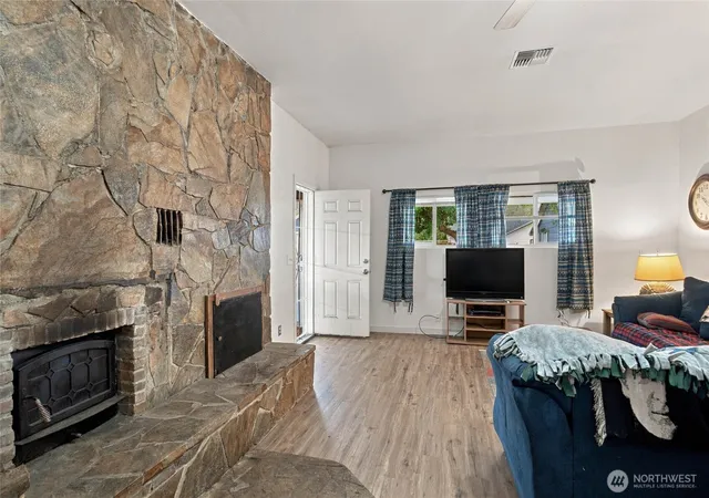 Photo 3 of Single family home for sale at 2 S Elm St, Omak, WA 98841 | MLS# NWM2583793 | Listing updated on 2026-09-28