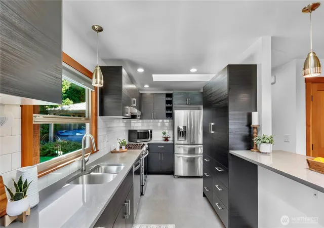 Photo 3 of Sale Pending at 109 Acacia St, Bellingham, WA 98225 | MLS# NWM2583815 | Listing updated on 2026-09-22