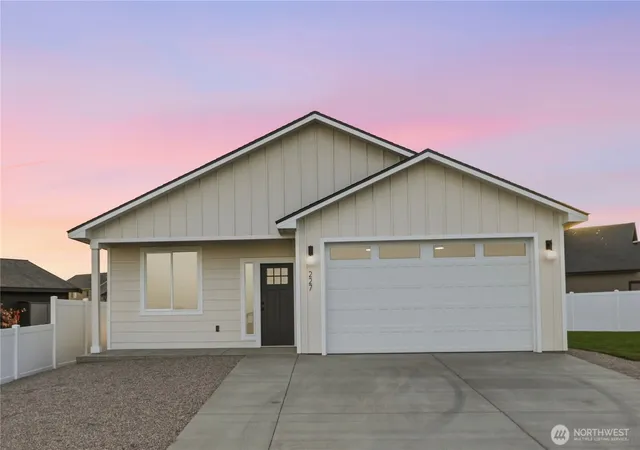 Single family home for sale at 227 Parkside Pl, Ephrata, WA 98823 | MLS# NWM2583830