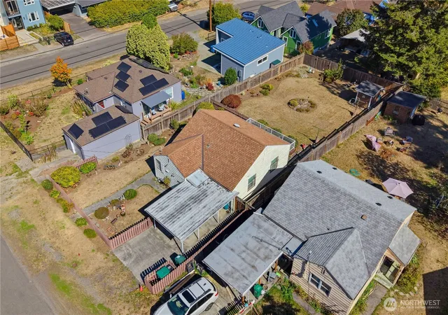 Photo 3 of Single family home for sale at 11752 20th Avenue NE, Seattle, WA 98125 | MLS# NWM2583832 | Listing updated on 2026-09-27