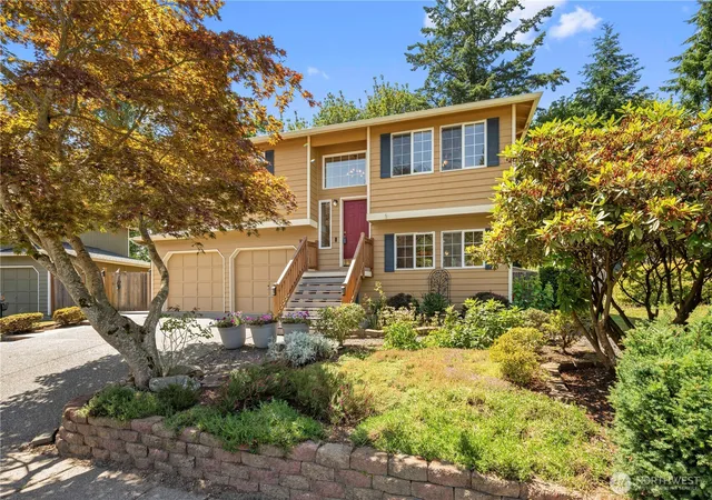 Photo 3 of Sale Pending at 928 96th Avenue SE, Lake Stevens, WA 98258 | MLS# NWM2583836 | Listing updated on 2026-09-30