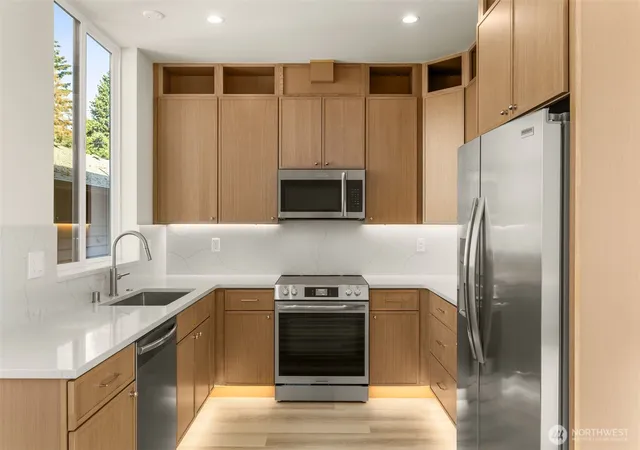 Photo 2 of Townhouse for sale at 10331 B Ashworth Ave N, Seattle, WA 98133 | MLS# NWM2583844 | Listing updated on 2026-10-12
