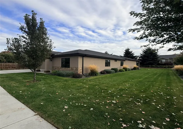 Photo 2 of Single family home for sale at 901 Janimari Ct, Walla Walla, WA 99362 | MLS# NWM2583845 | Listing updated on 2026-10-13