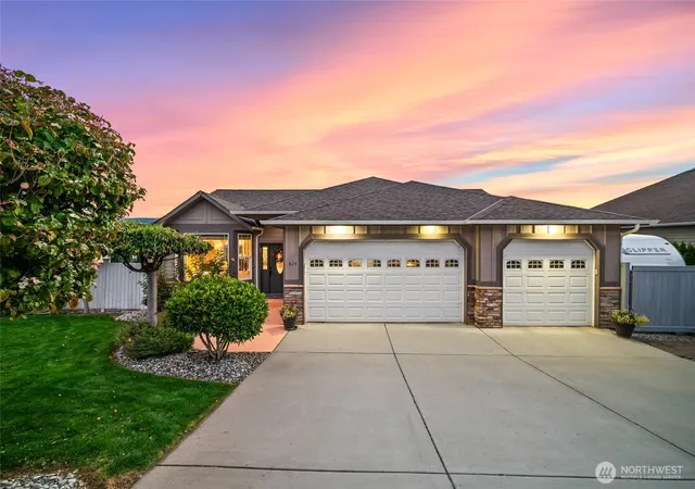 Photo 3 of Single family home for sale at 824 Briarwood Ter, East Wenatchee, WA 98802 | MLS# NWM2583848 | Listing updated on 2026-10-01