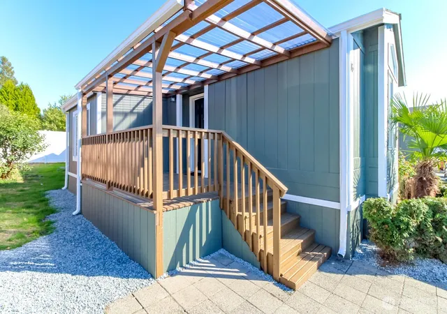 Photo 3 of Manufactured home for sale at 210 37th Street Se #16, Auburn, WA 98002 | MLS# NWM2583852 | Listing updated on 2026-09-30
