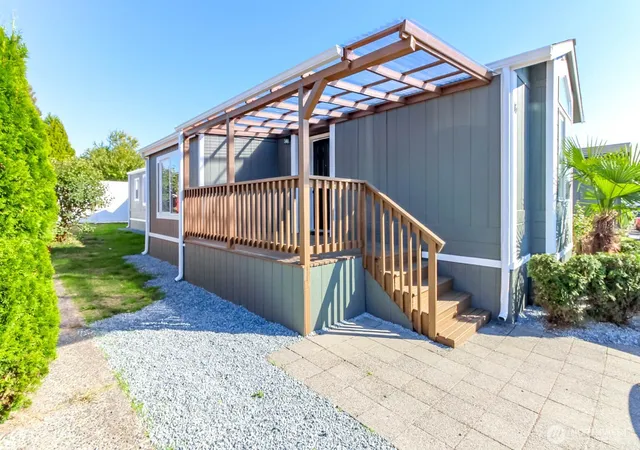Photo 4 of Manufactured home for sale at 210 37th Street SE #16, Auburn, WA 98002 | MLS# NWM2583852 | Listing updated on 2026-09-30