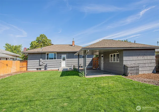 Photo 2 of Single family home for sale at 105 Francis Dr, Walla Walla, WA 99362 | MLS# NWM2583866 | Listing updated on 2026-09-24