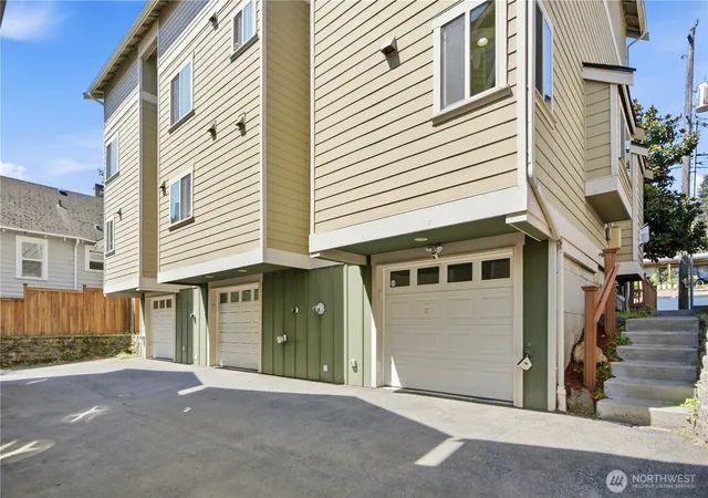 Townhouse for sale at 12316 33rd Avenue NE #C, Seattle, WA 98125 | MLS# NWM2583874