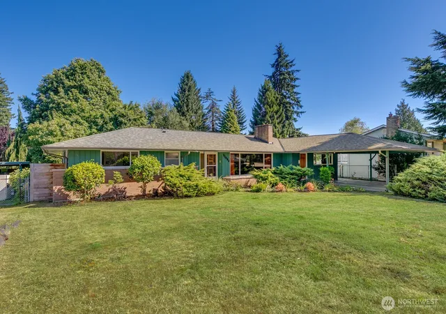 Photo 3 of Single family home for sale at 11303 1st Place W, Everett, WA 98204 | MLS# NWM2583885 | Listing updated on 2026-10-01