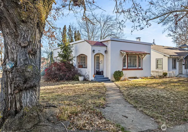 Single family home for sale at 401 S 17th Avenue, Yakima, WA 98902 | MLS# NWM2583894