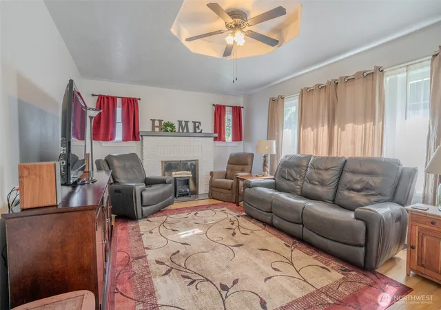 Photo 3 of Single family home for sale at 401 S 17th Avenue, Yakima, WA 98902 | MLS# NWM2583894 | Listing updated on 2026-09-30