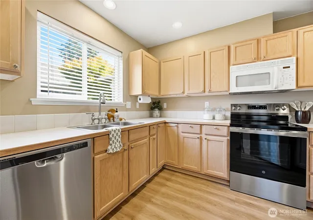 Photo 3 of Condo for sale at 1450 Mountain View Dr, Enumclaw, WA 98022 | MLS# NWM2583900 | Listing updated on 2026-09-23