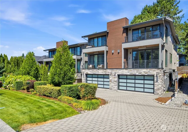 Townhouse for sale at 11514 NE 87th Street #B, Kirkland, WA 98033 | MLS# NWM2583910