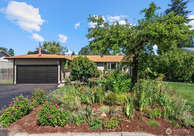 Photo 2 of Single family home for sale at 111 2nd Avenue Se, Pacific, WA 98047 | MLS# NWM2583912 | Listing updated on 2026-09-25