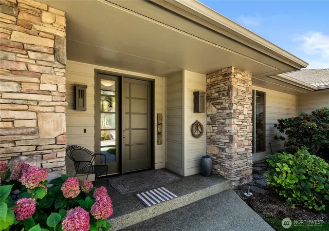 Photo 2 of Sale Pending at 3804 W Eaglerock Dr, Wenatchee, WA 98801 | MLS# NWM2583920 | Listing updated on 2026-09-29
