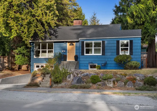 Photo 2 of Single family home for sale at 8044 38th Avenue Ne, Seattle, WA 98115 | MLS# NWM2583935 | Listing updated on 2026-10-09
