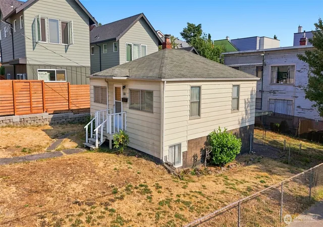 Photo 2 of Sale Pending at 1403 E Alder St, Seattle, WA 98122 | MLS# NWM2583937 | Listing updated on 2026-09-23