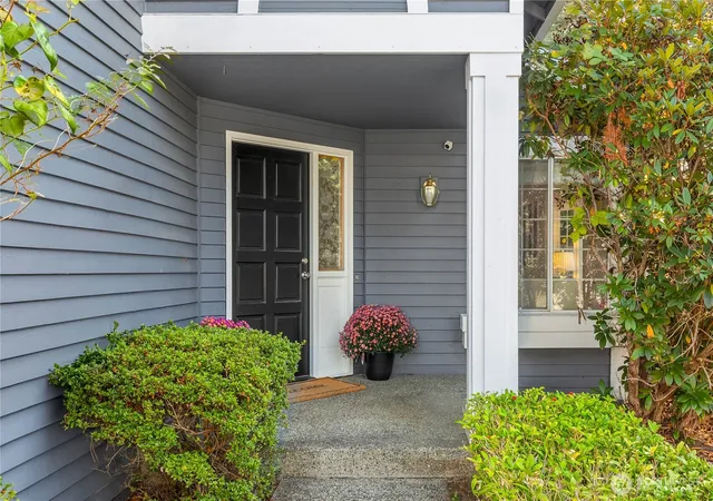 Photo 3 of Single family home for sale at 24201 38th Place Se, Sammamish, WA 98029 | MLS# NWM2583939 | Listing updated on 2026-10-02