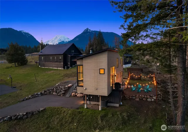 Photo 4 of Single family home for sale at 118 Burl Ln, Packwood, WA 98361 | MLS# NWM2583964 | Listing updated on 2026-09-29
