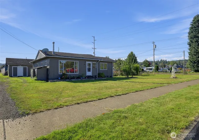 Photo 2 of Single family home for sale at 117 J St, Cosmopolis, WA 98537 | MLS# NWM2583980 | Listing updated on 2026-10-01
