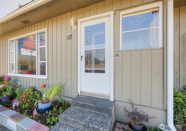 Photo 3 of Single family home for sale at 117 J St, Cosmopolis, WA 98537 | MLS# NWM2583980 | Listing updated on 2026-10-01