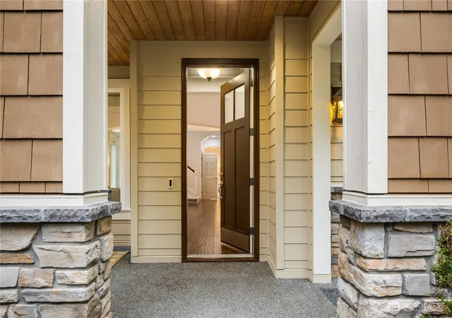 Photo 2 of Single family home for sale at 10608 106th Place Ne, Kirkland, WA 98033 | MLS# NWM2583986 | Listing updated on 2026-10-01