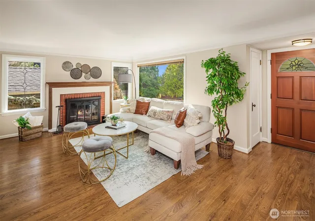 Photo 3 of Single family home for sale at 7812 Stone Ave N, Seattle, WA 98103 | MLS# NWM2584004 | Listing updated on 2026-09-30