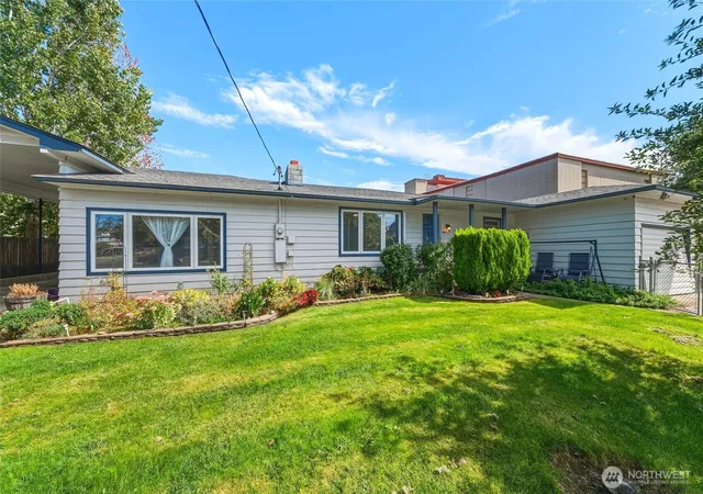 Photo 1 of Sale Pending at 415 S 4th Avenue, Walla Walla, WA 99362 | MLS# NWM2584009 | Listing updated on 2026-09-23