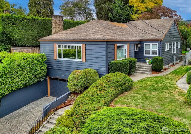 Single family home for sale at 916 Harvard Ave E, Seattle, WA 98102 | MLS# NWM2584017