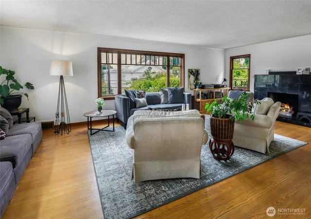 Photo 3 of Single family home for sale at 916 Harvard Ave E, Seattle, WA 98102 | MLS# NWM2584017 | Listing updated on 2026-09-19
