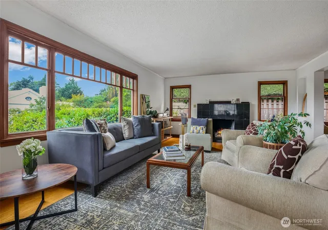 Photo 4 of Single family home for sale at 916 Harvard Ave E, Seattle, WA 98102 | MLS# NWM2584017 | Listing updated on 2026-09-19