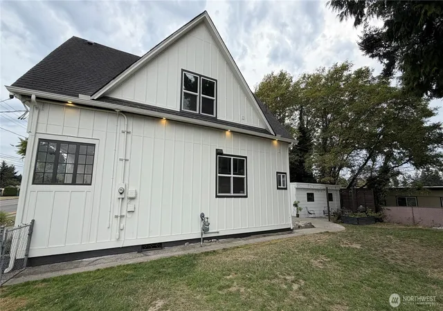 Photo 3 of Single family home for sale at 6512 Pacific Ave, Tacoma, WA 98408 | MLS# NWM2584025 | Listing updated on 2026-10-01