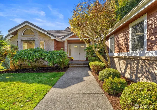 Photo 4 of Single family home for sale at 333 S Bay Ln, Port Ludlow, WA 98365 | MLS# NWM2584026 | Listing updated on 2026-10-02