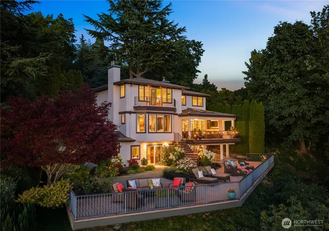 Photo 2 of Single family home for sale at 2555 Magnolia Blvd W, Seattle, WA 98199 | MLS# NWM2584027 | Listing updated on 2026-09-19