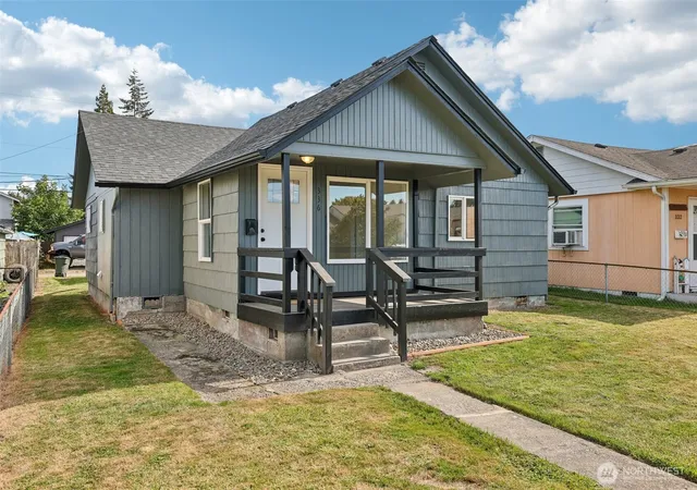 Photo 1 of Single family home for sale at 336 28th Avenue, Longview, WA 98632 | MLS# NWM2584031 | Listing updated on 2026-09-24