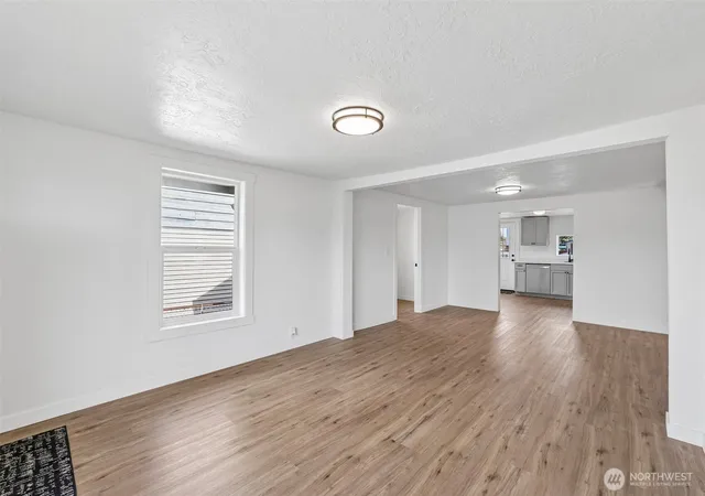 Photo 4 of Single family home for sale at 336 28th Avenue, Longview, WA 98632 | MLS# NWM2584031 | Listing updated on 2026-09-24