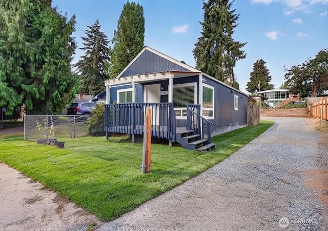 Photo 2 of Single family home for sale at 12809 4th Avenue S, Burien, WA 98168 | MLS# NWM2584034 | Listing updated on 2026-09-26