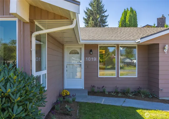 Photo 3 of Sale Pending at 1019 Sterling St, Sedro Woolley, WA 98284 | MLS# NWM2584037 | Listing updated on 2026-09-23