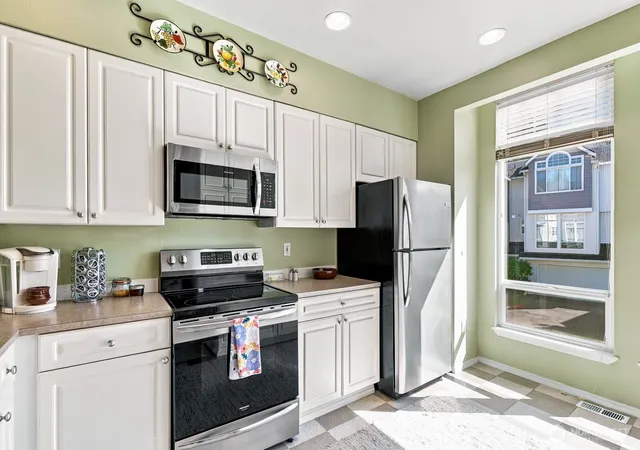Photo 4 of Condo for sale at 5500 Harbour Pointe Blvd #Q102, Mukilteo, WA 98275 | MLS# NWM2584044 | Listing updated on 2026-09-22