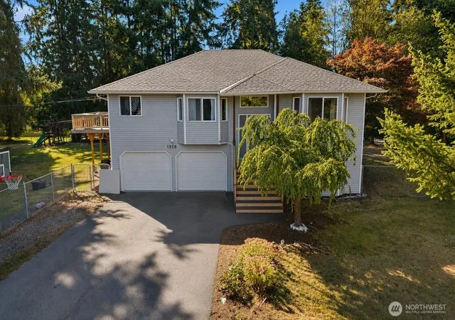 Photo 1 of Single family home for sale at 1908 Oak Rd, Lynnwood, WA 98087 | MLS# NWM2584045 | Listing updated on 2026-09-19