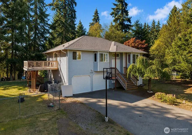 Photo 2 of Single family home for sale at 1908 Oak Rd, Lynnwood, WA 98087 | MLS# NWM2584045 | Listing updated on 2026-09-19