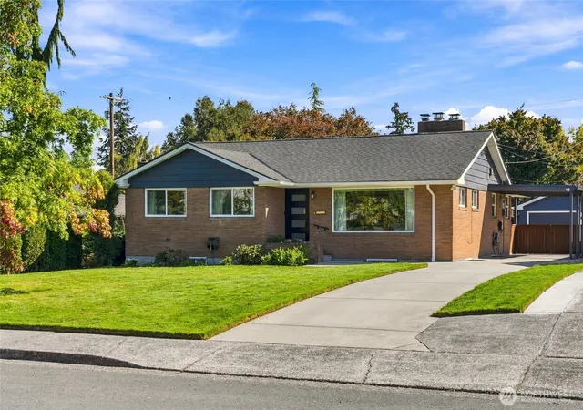 Photo 2 of Single family home for sale at 709 Colby Ave, Everett, WA 98201 | MLS# NWM2584047 | Listing updated on 2026-10-01