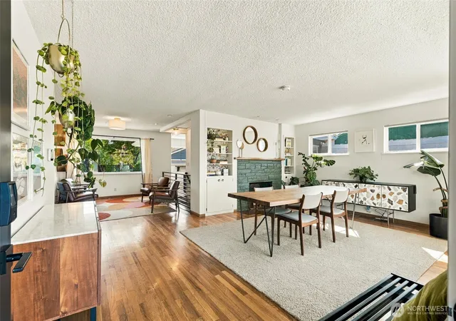 Photo 3 of Single family home for sale at 709 Colby Ave, Everett, WA 98201 | MLS# NWM2584047 | Listing updated on 2026-10-01
