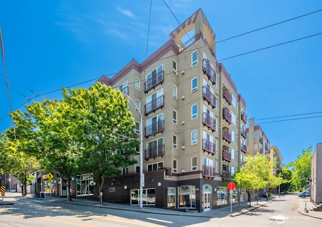 Photo 2 of Condo for sale at 1711 E Olive Way #305, Seattle, WA 98102 | MLS# NWM2584051 | Listing updated on 2026-09-24