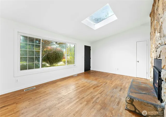 Photo 3 of Sale Pending at 12220 NE 73rd Street, Kirkland, WA 98033 | MLS# NWM2584073 | Listing updated on 2026-10-01