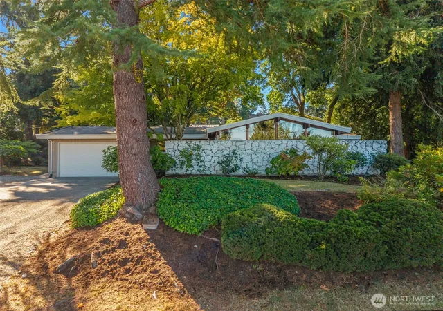 Photo 2 of Single family home for sale at 6309 Ne 156th Street, Kenmore, WA 98028 | MLS# NWM2584077 | Listing updated on 2026-09-24